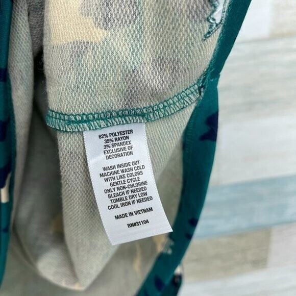 CROWN & IVY Animal Print Round Hem Lounge Tee Green Womens XL - Picture 5 of 5